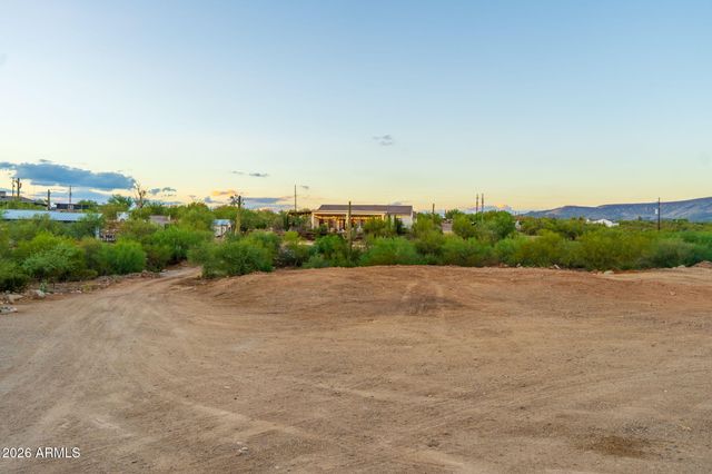 315 E SABROSA Drive, New River, AZ 85087