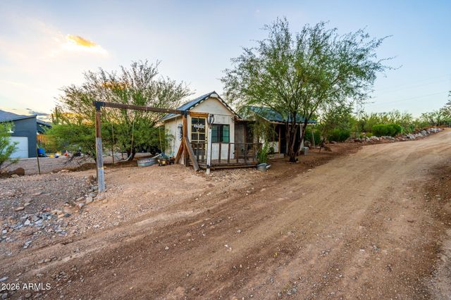 315 E SABROSA Drive, New River, AZ 85087