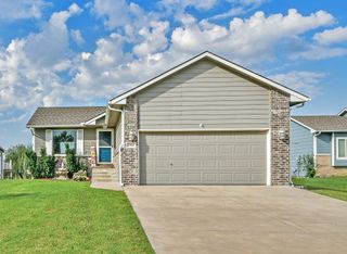 2103 W Schoolhouse St, Haysville, KS 67060