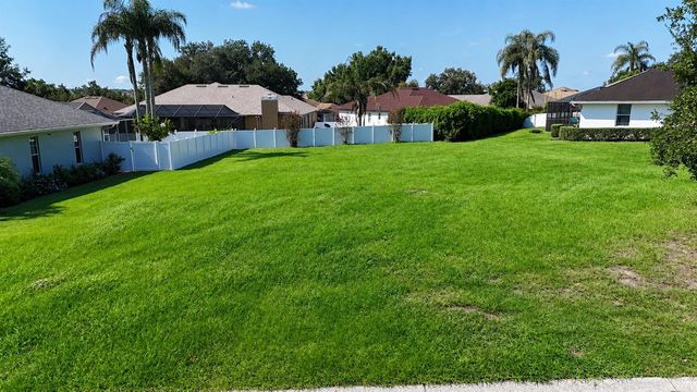 2116 LONGLEAF CIRCLE, Lakeland, FL 33810