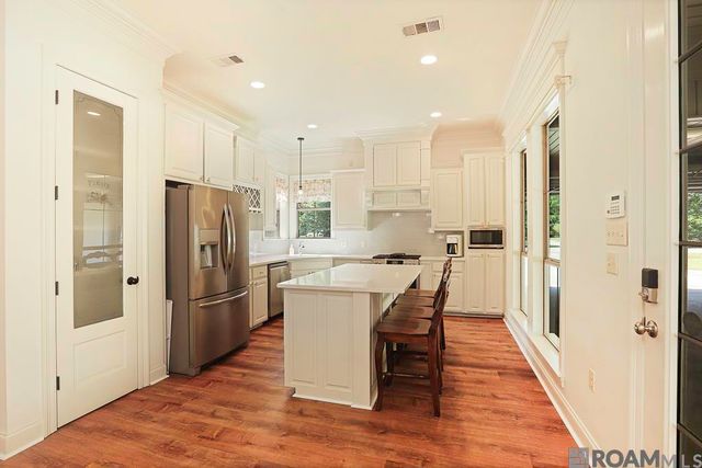 29407 Preston Pointe Dr, Livingston, LA 70754