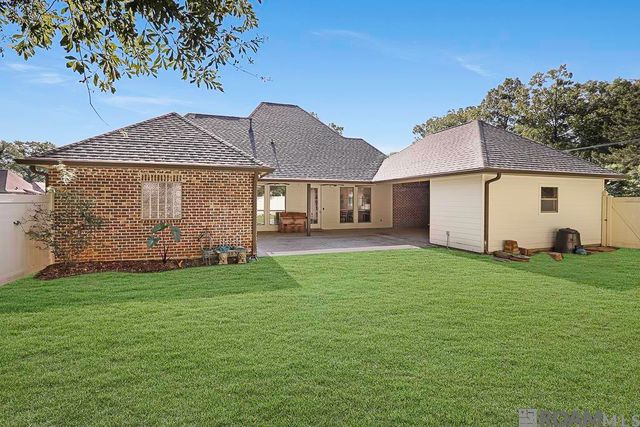 29407 Preston Pointe Dr, Livingston, LA 70754