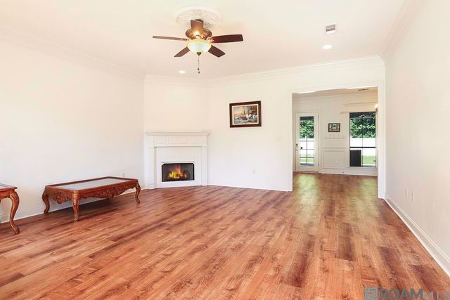 29407 Preston Pointe Dr, Livingston, LA 70754