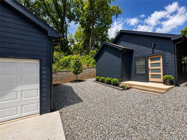 445 Sunset Avenue NW, Atlanta, GA 30318
