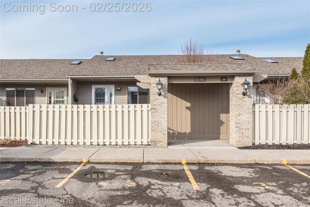 62351 Arlington Circle 3, South Lyon, MI 48178