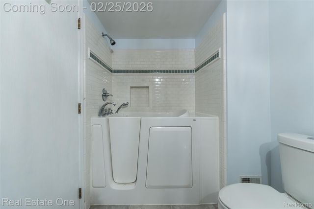 62351 Arlington Circle 3, South Lyon, MI 48178