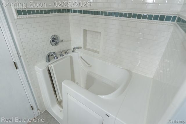 62351 Arlington Circle 3, South Lyon, MI 48178