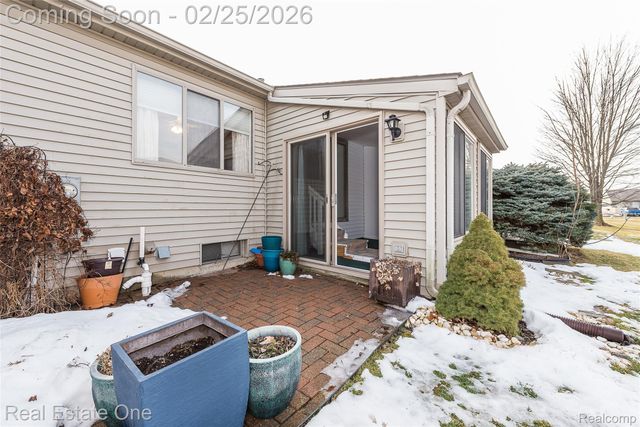 62351 Arlington Circle 3, South Lyon, MI 48178