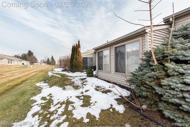 62351 Arlington Circle 3, South Lyon, MI 48178