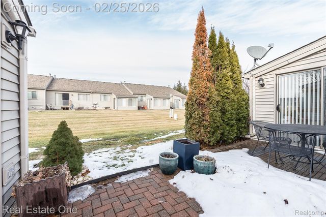 62351 Arlington Circle 3, South Lyon, MI 48178