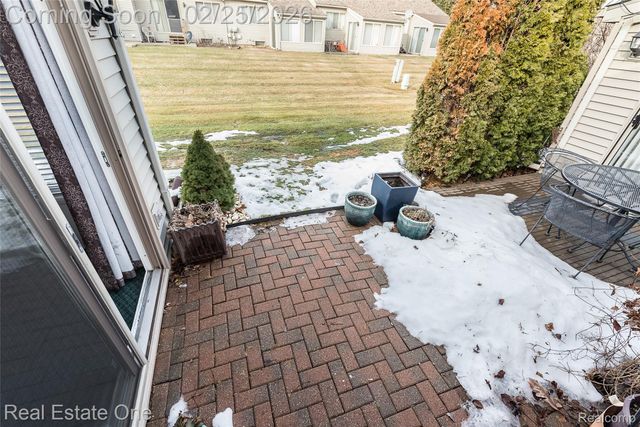 62351 Arlington Circle 3, South Lyon, MI 48178