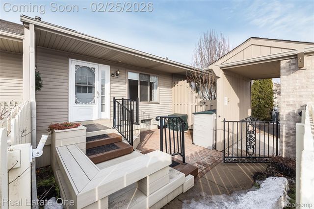 62351 Arlington Circle 3, South Lyon, MI 48178