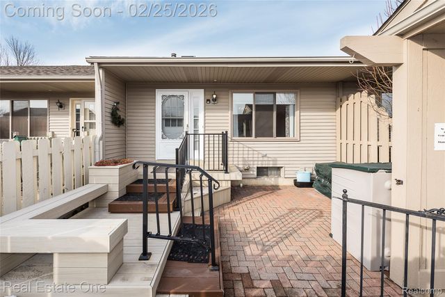 62351 Arlington Circle 3, South Lyon, MI 48178