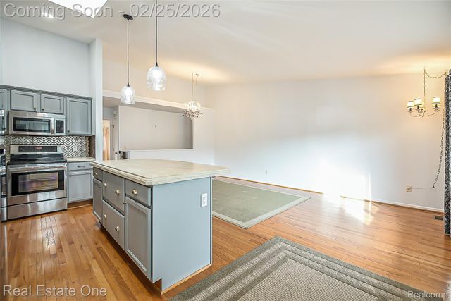 62351 Arlington Circle 3, South Lyon, MI 48178