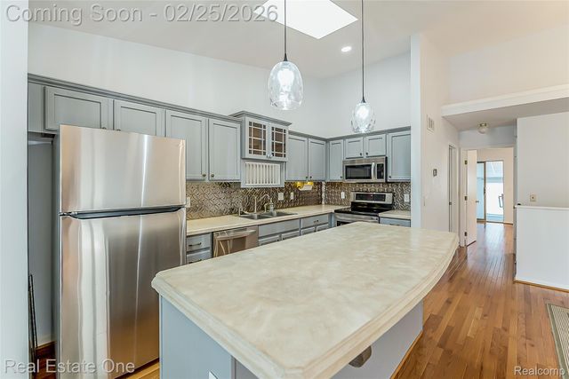 62351 Arlington Circle 3, South Lyon, MI 48178