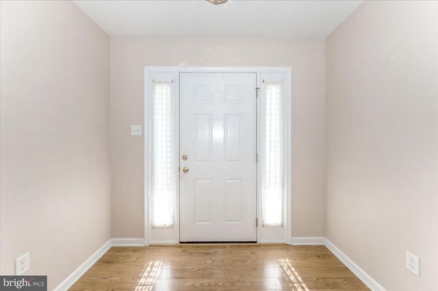2 ASTORIA DR, Hanover, PA 17331
