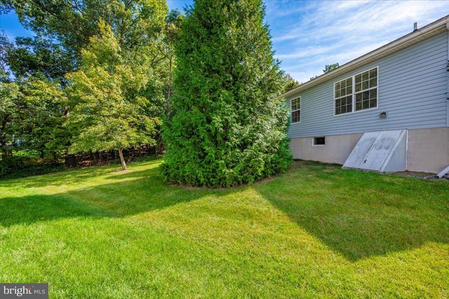 2 ASTORIA DR, Hanover, PA 17331