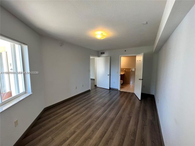 637 SW 3rd St 306, Miami, FL 33130