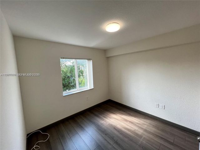 637 SW 3rd St 306, Miami, FL 33130