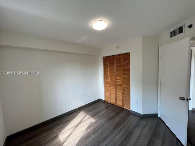 637 SW 3rd St 306, Miami, FL 33130