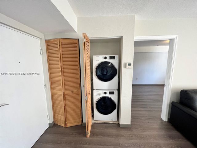 637 SW 3rd St 306, Miami, FL 33130