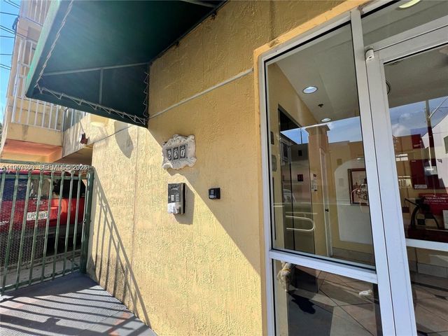 637 SW 3rd St 306, Miami, FL 33130