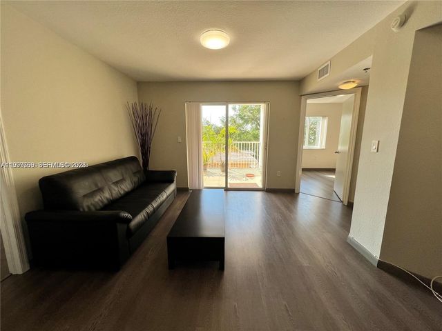 637 SW 3rd St 306, Miami, FL 33130