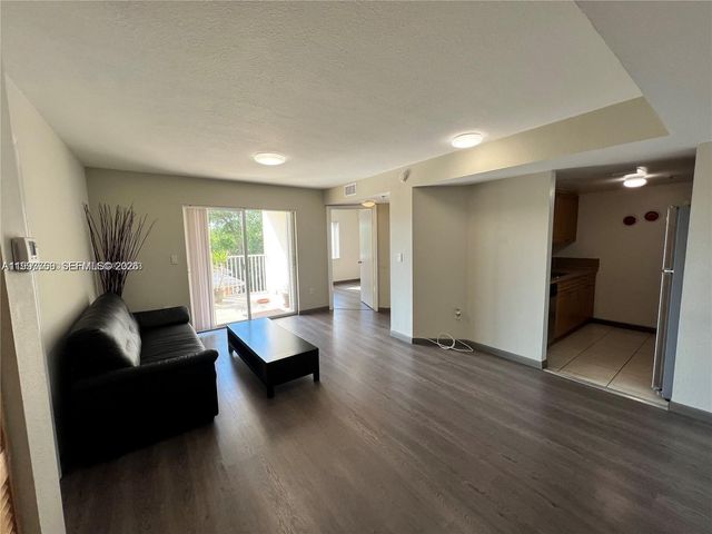 637 SW 3rd St 306, Miami, FL 33130