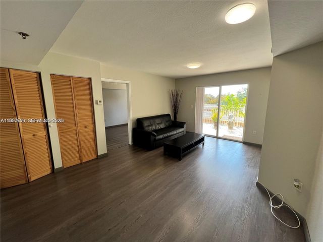 637 SW 3rd St 306, Miami, FL 33130