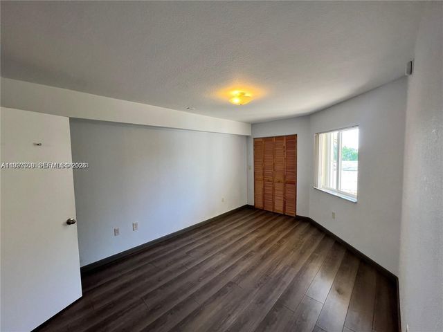 637 SW 3rd St 306, Miami, FL 33130