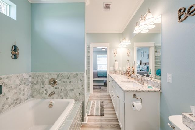 1960 Avenue I, Port Bolivar, TX 77650