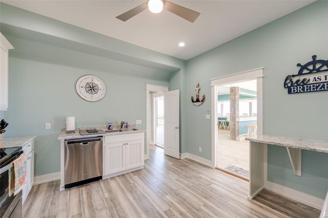 1960 Avenue I, Port Bolivar, TX 77650