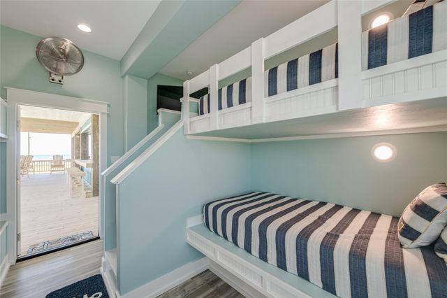 1960 Avenue I, Port Bolivar, TX 77650