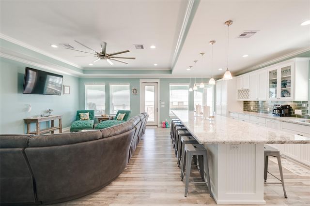 1960 Avenue I, Port Bolivar, TX 77650