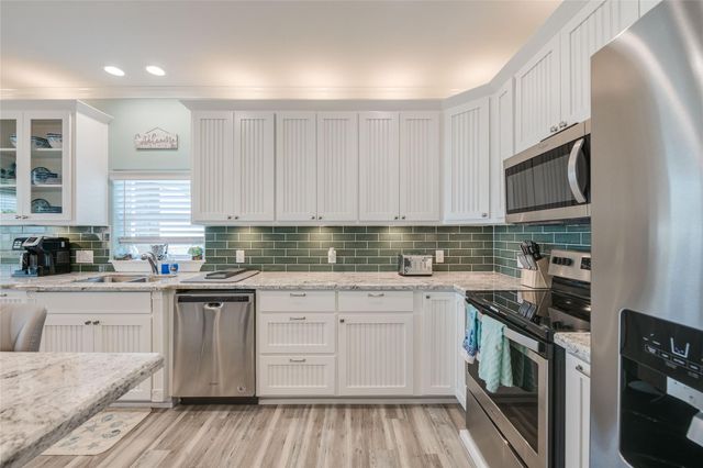 1960 Avenue I, Port Bolivar, TX 77650