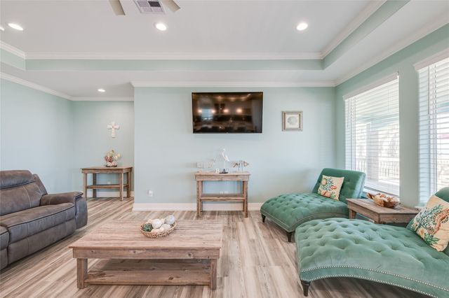 1960 Avenue I, Port Bolivar, TX 77650