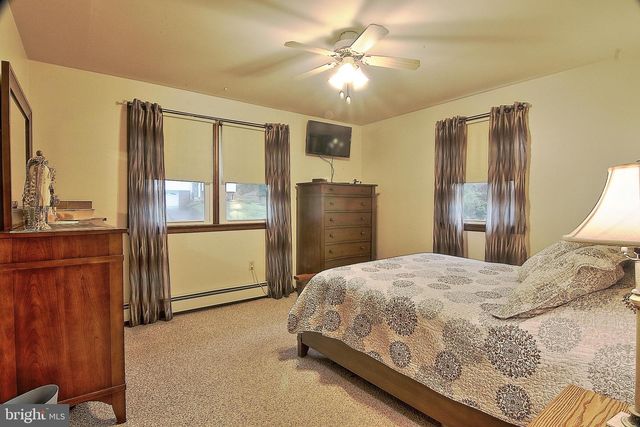 1274 DORIS DR, Pottstown, PA 19464