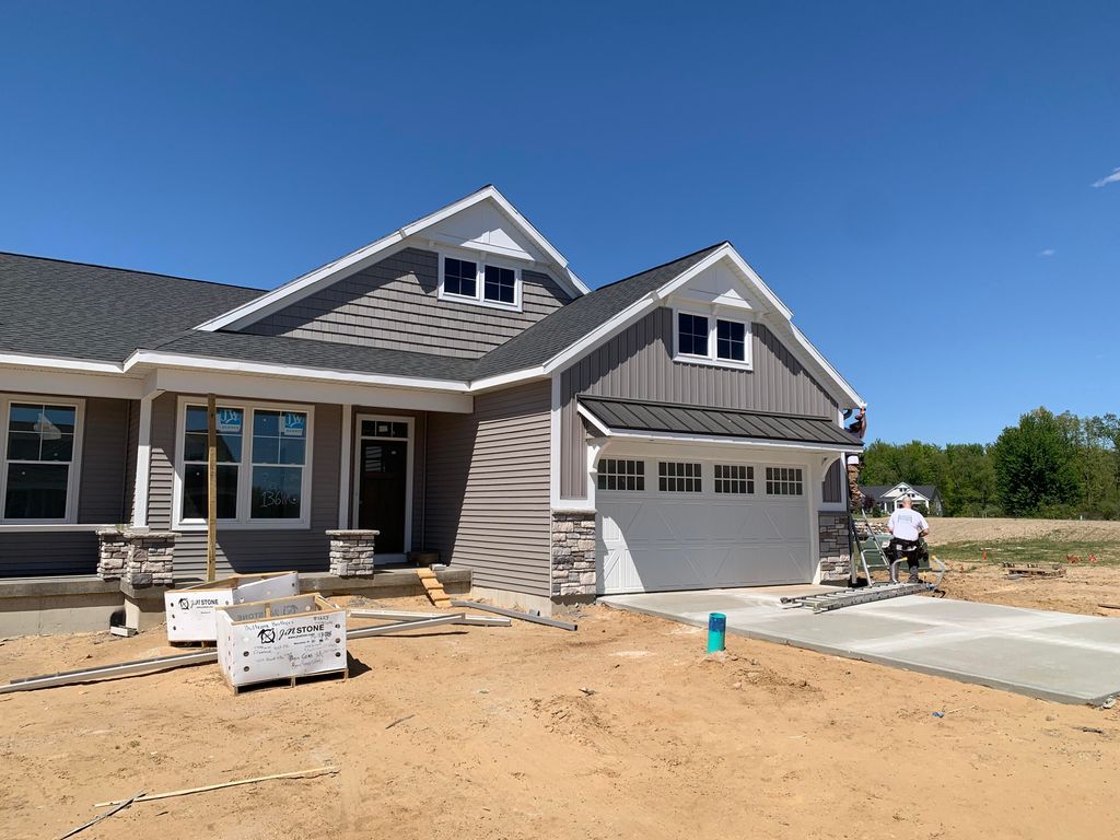 7603 Brook Villa South 136, Allendale Twp, MI 49401