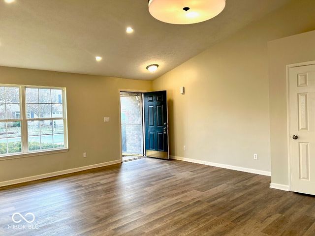 5822 W Deerview, Mccordsville, IN 46055