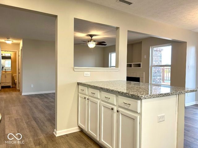 5822 W Deerview, Mccordsville, IN 46055