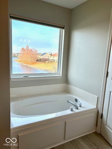 5822 W Deerview, Mccordsville, IN 46055