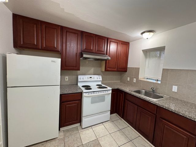 2151 E 24th Street, Oakland, CA 94606