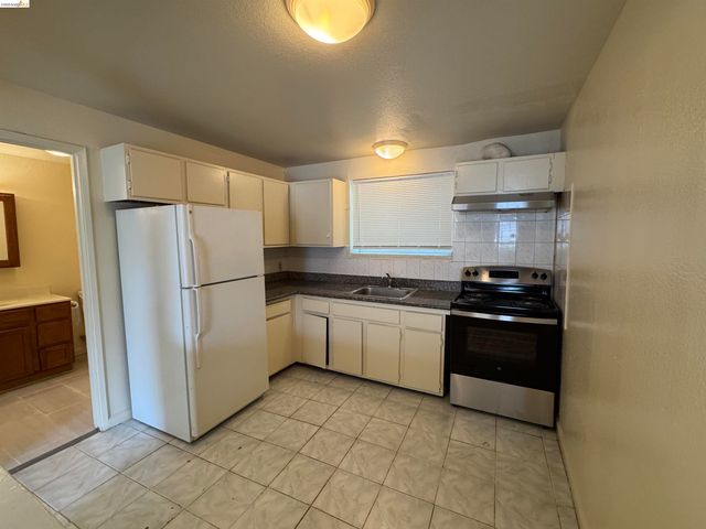2151 E 24th Street, Oakland, CA 94606