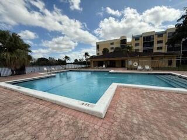 6475 W Oakland Park Boulevard 401, Lauderhill, FL 33313