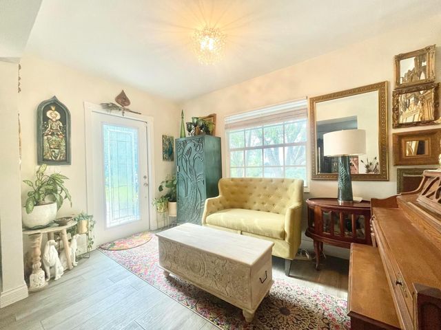 953 39th Court, West Palm Beach, FL 33407