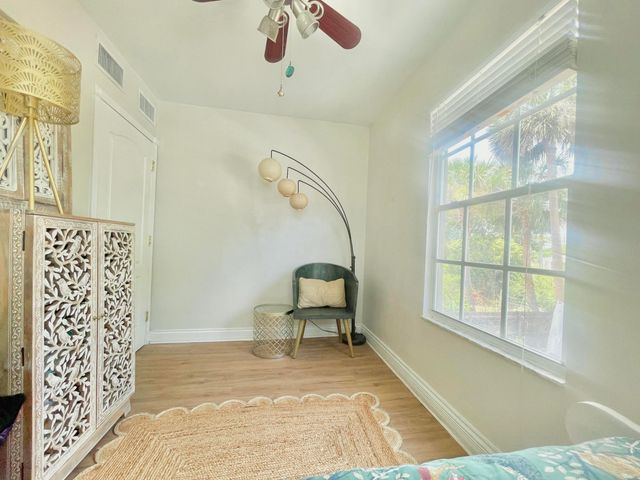 953 39th Court, West Palm Beach, FL 33407