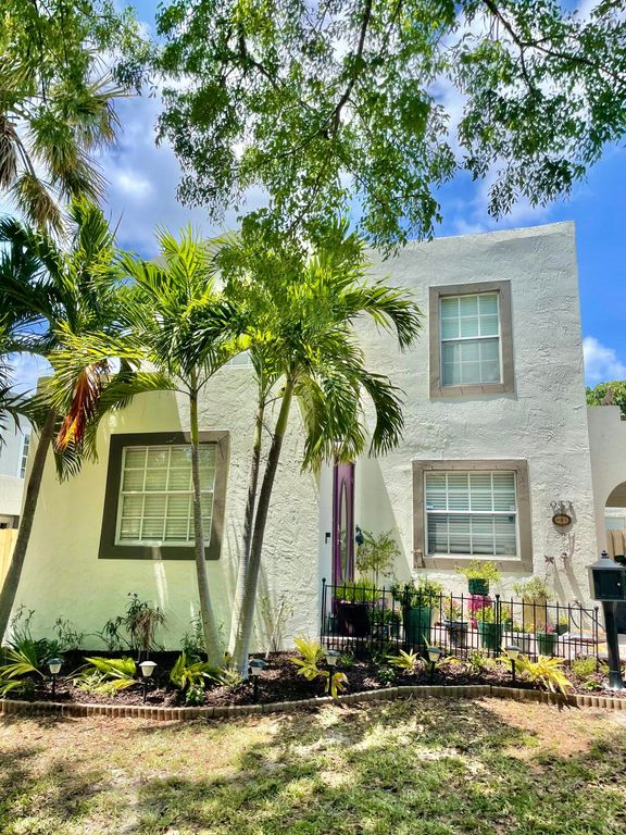 953 39th Court, West Palm Beach, FL 33407