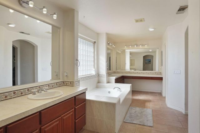 4666 Treasure Ct, Turlock, CA 95382