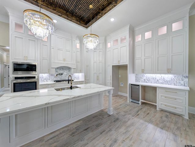 12342 Oak Grove Dr., Lindale, TX 75706