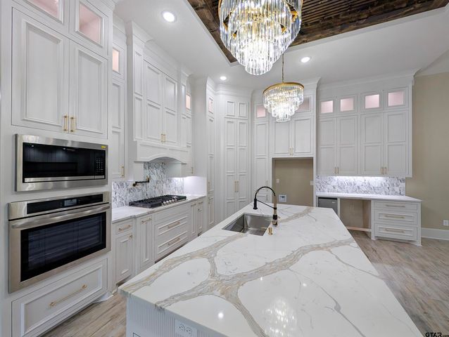 12342 Oak Grove Dr., Lindale, TX 75706